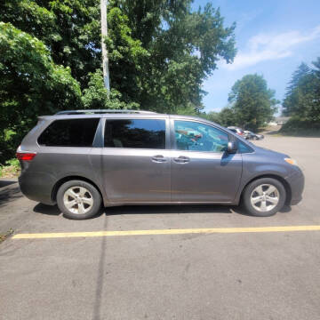 2015 Toyota Sienna LE 8-Passenger