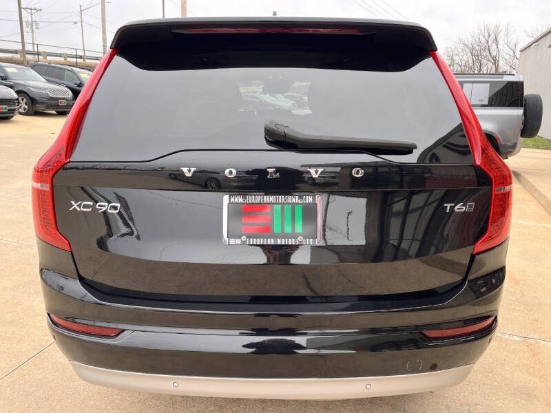 2022 Volvo XC90 T6 Momentum 7-Passenger