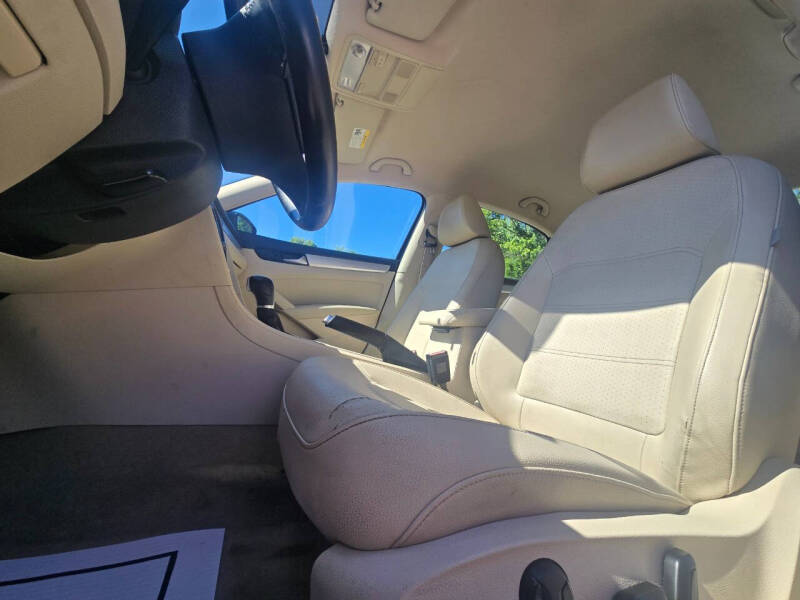 2013 Volkswagen Passat SE PZEV
