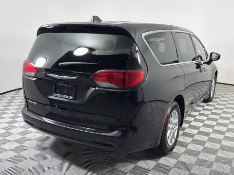 2022 Chrysler Voyager LX