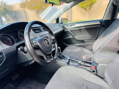 2017 Volkswagen Golf TSI S