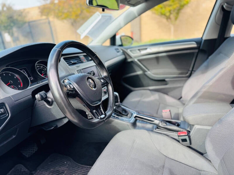 2017 Volkswagen Golf TSI S