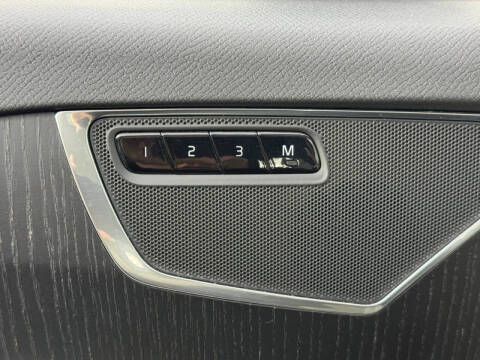 2020 Volvo XC90 T6 Momentum 6-Passenger