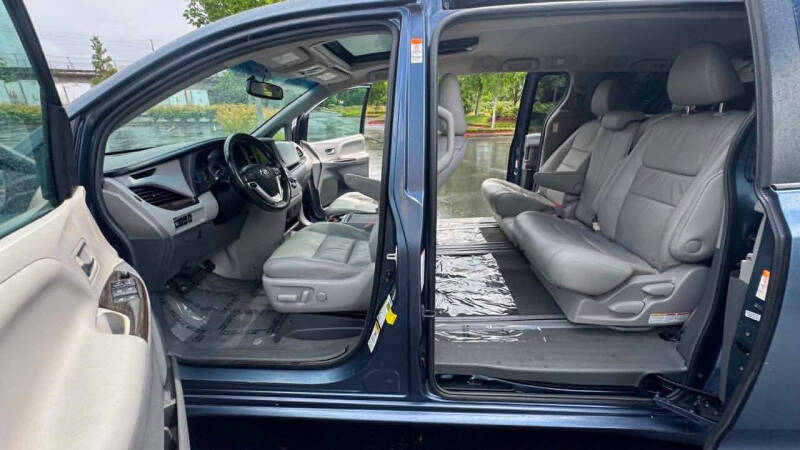 2015 Toyota Sienna XLE 8-Passenger