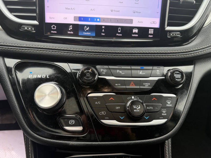2024 Chrysler Pacifica Plug-In Hybrid Premium S Appearance