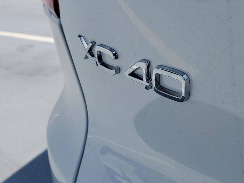 2026 Volvo XC40 B5 Plus
