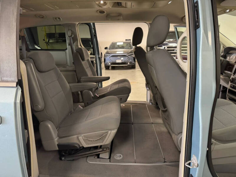 2010 Chrysler Town and Country Touring