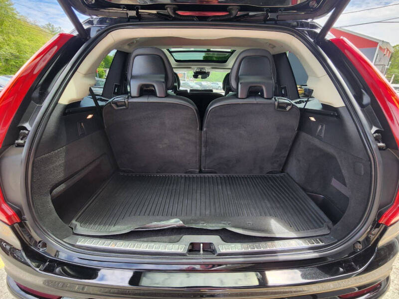 2016 Volvo XC90 T6 Momentum