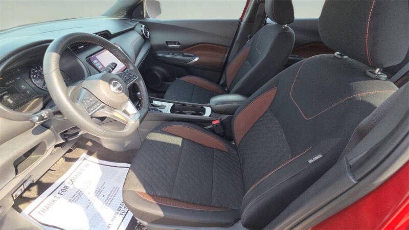 2023 Nissan Kicks SR