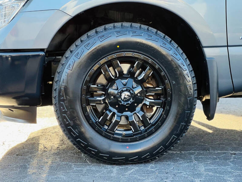 2017 Nissan Titan SV