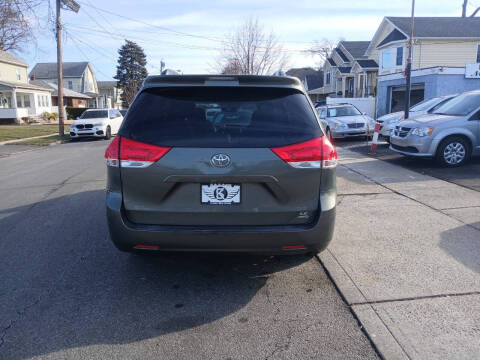 2011 Toyota Sienna LE 7-Passenger