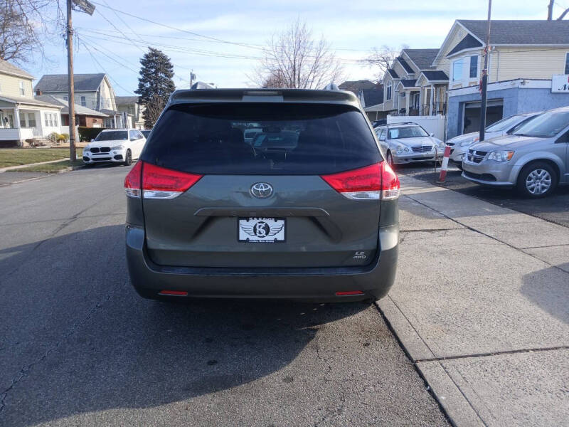 2011 Toyota Sienna LE 7-Passenger