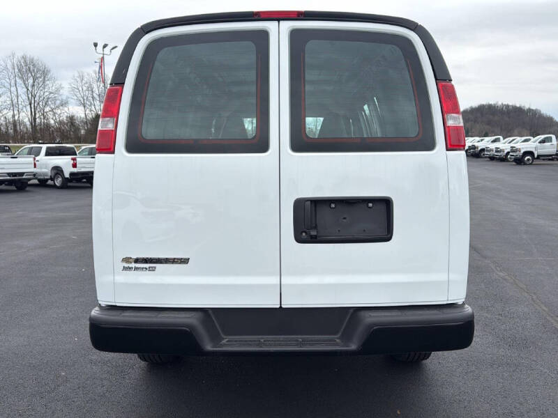 2024 Chevrolet Express 2500