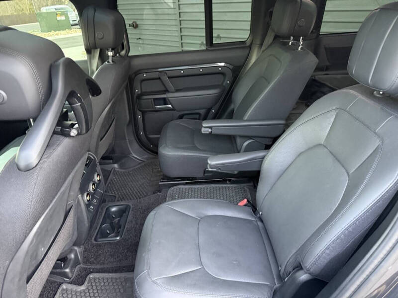 2025 Land Rover Defender 130 V8 P500