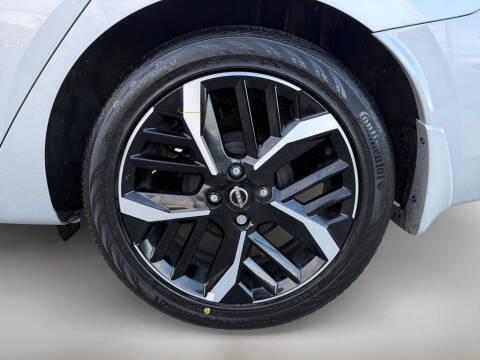 2025 Nissan Versa SR