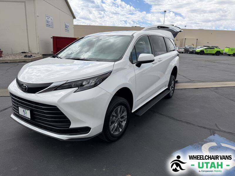 2026 Toyota Sienna LE 8-Passenger