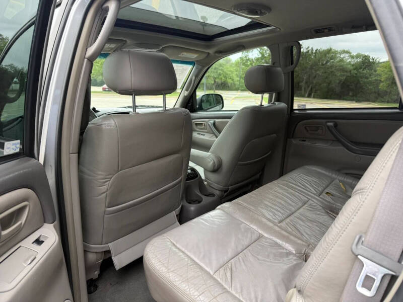 2004 Toyota Sequoia SR5