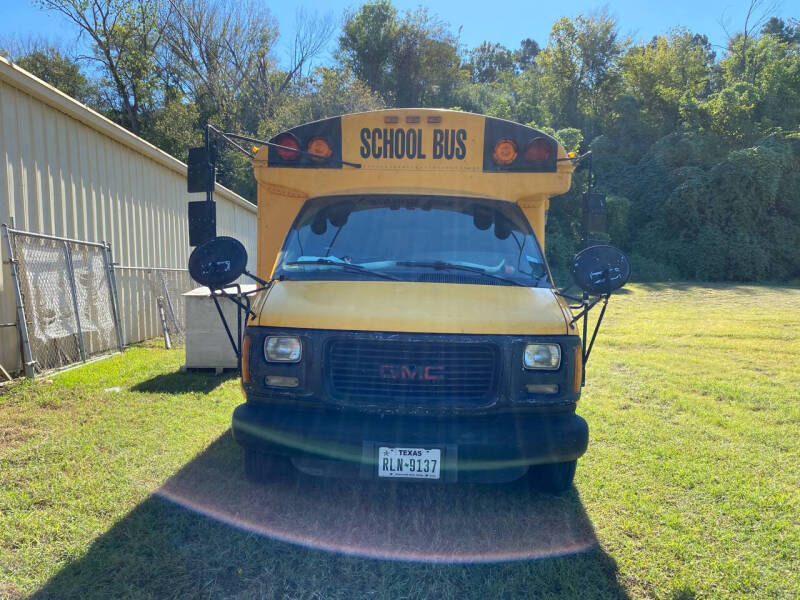 2001 GMC Savana null photo 2