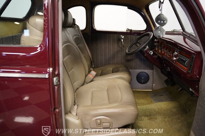1940 Ford Deluxe