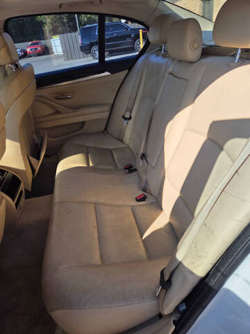 2011 BMW 5 Series 528i