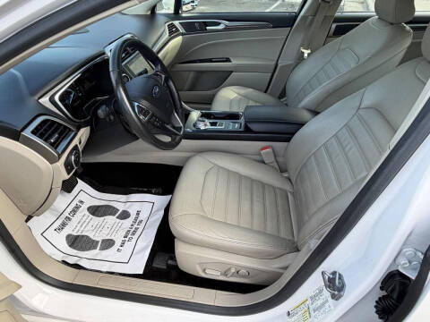 2017 Ford Fusion SE