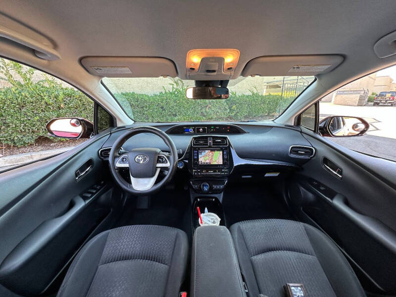 2019 Toyota Prius Prime Plus photo 11