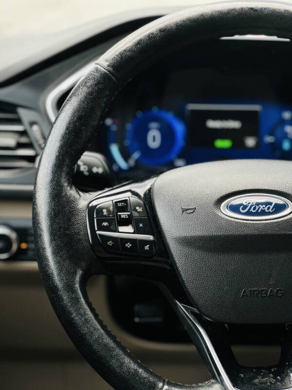 2021 Ford Escape Hybrid Titanium
