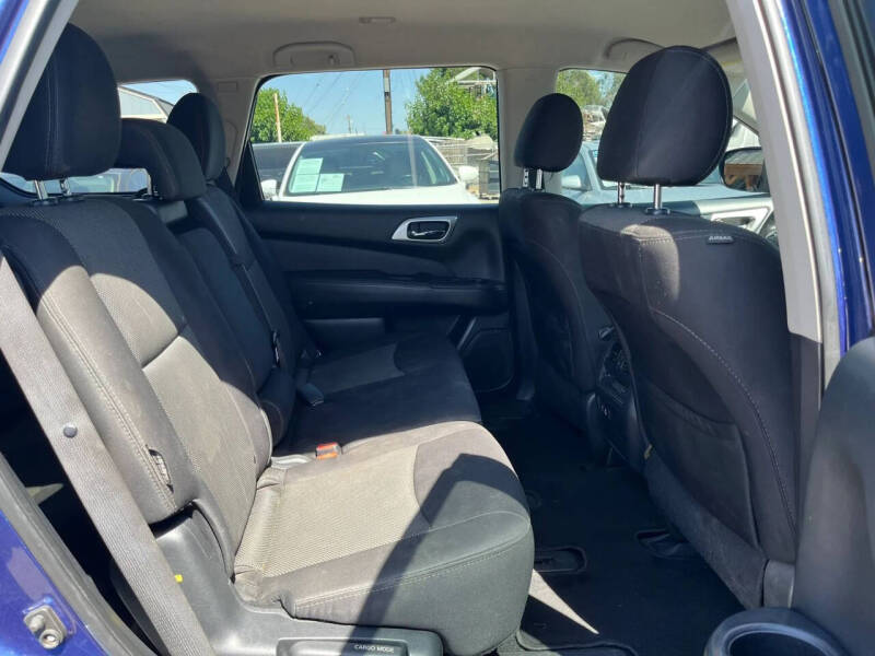 2020 Nissan Pathfinder SV