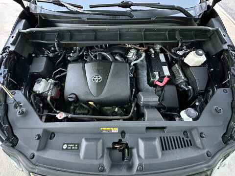 2020 Toyota Highlander LE