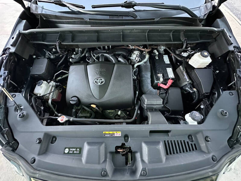 2020 Toyota Highlander LE