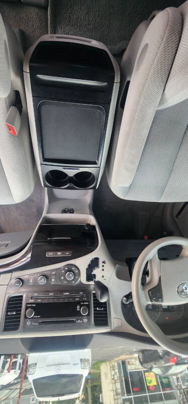 2011 Toyota Sienna