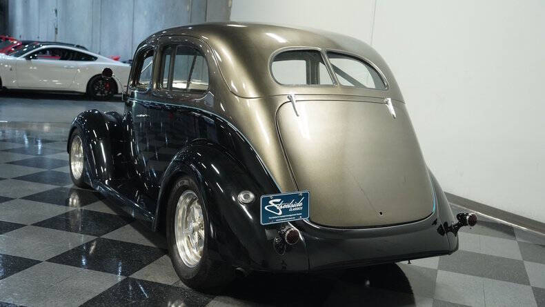 1937 Ford Tudor