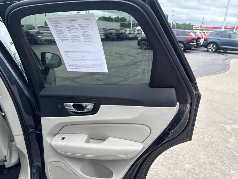 2024 Volvo XC60 B5 Plus Dark Theme