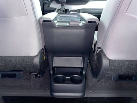 2025 Toyota Sienna LE 8-Passenger