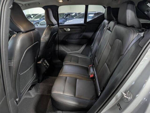 2025 Volvo XC40 B5 Plus Dark Theme