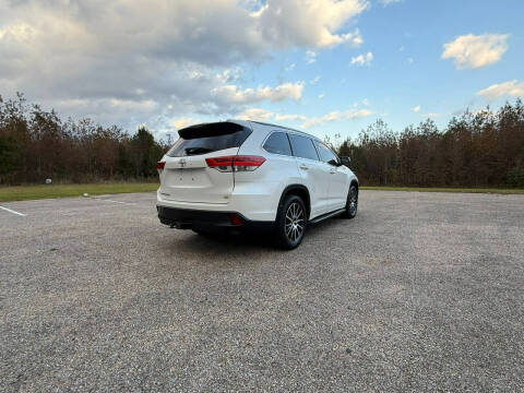 2017 Toyota Highlander SE