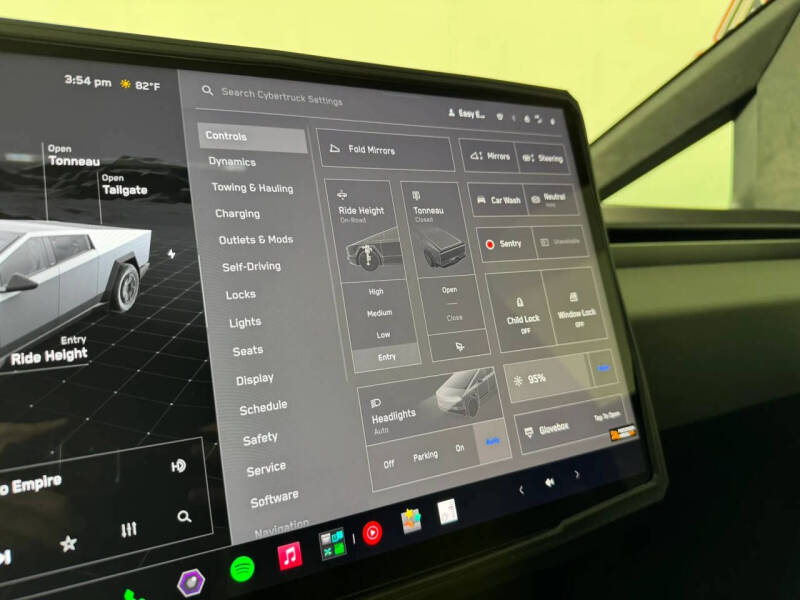 2025 Tesla Cybertruck