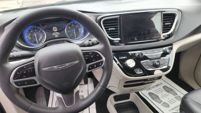 2022 Chrysler Pacifica Touring L