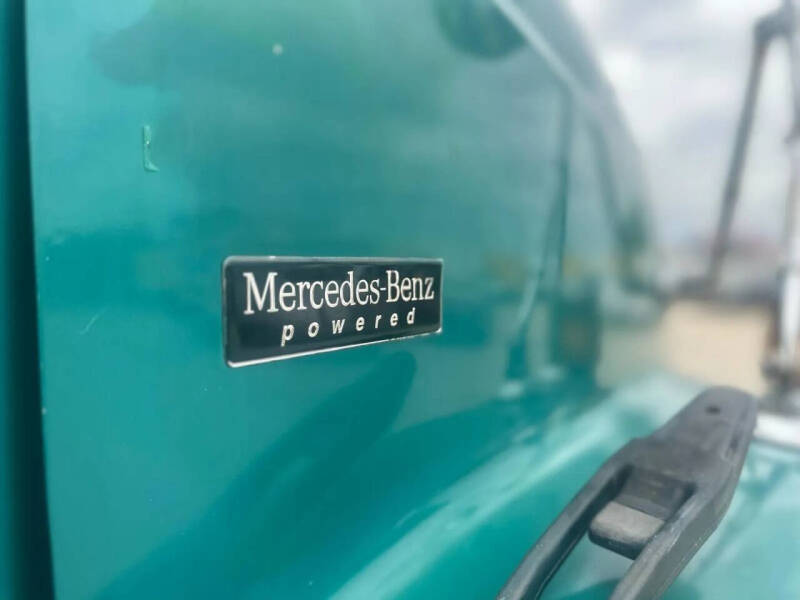 2001 Freightliner FL70