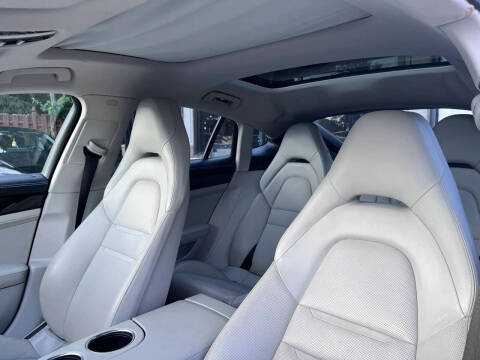 2017 Porsche Panamera