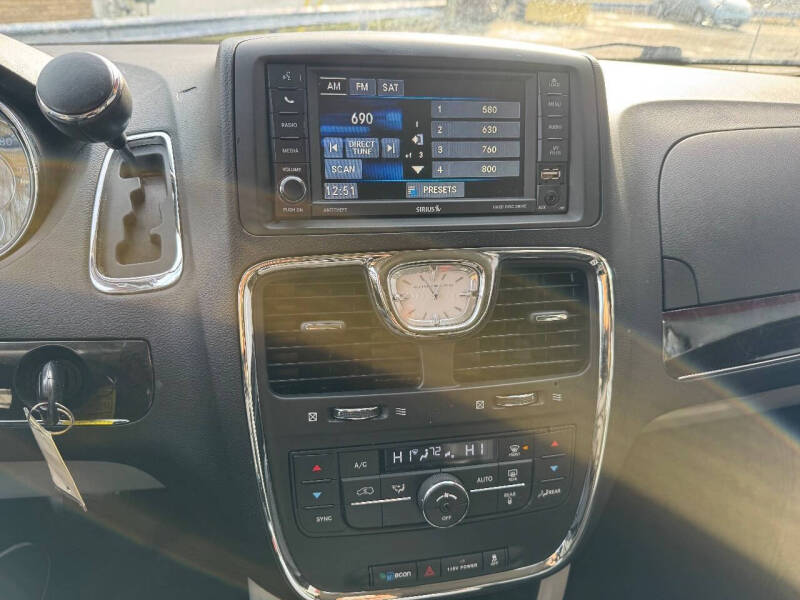 2014 Chrysler Town and Country Touring