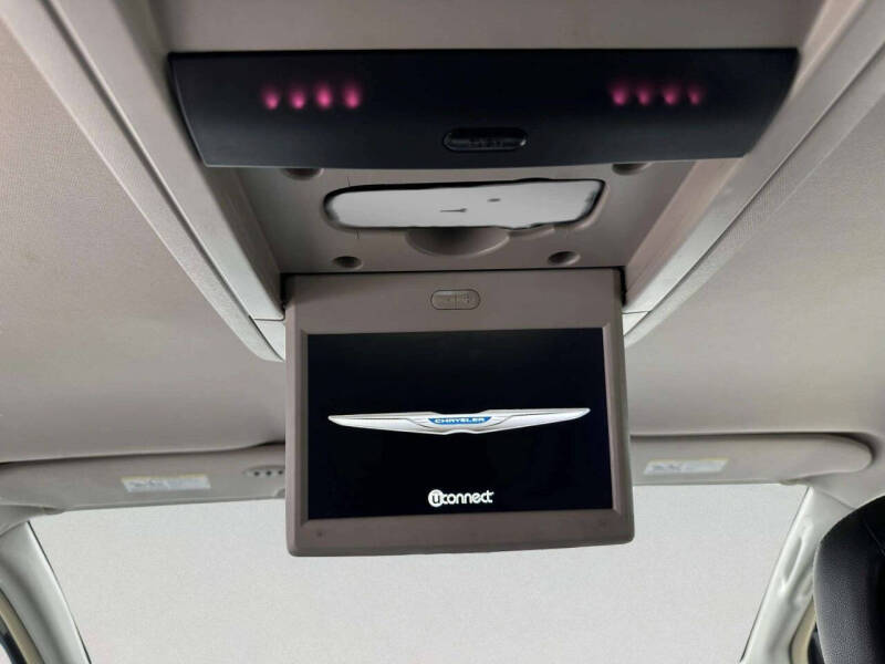 2014 Chrysler Town and Country Touring