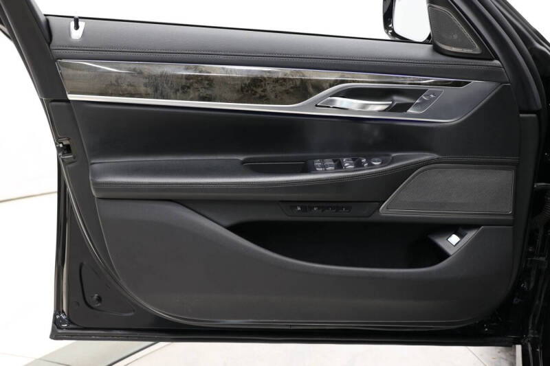 2021 BMW 7 Series 740i