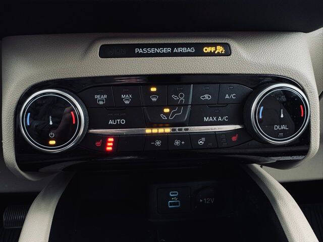 2022 Ford Escape Titanium