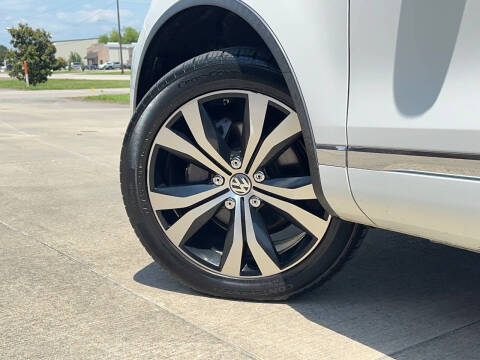 2017 Volkswagen Touareg V6 Wolfsburg