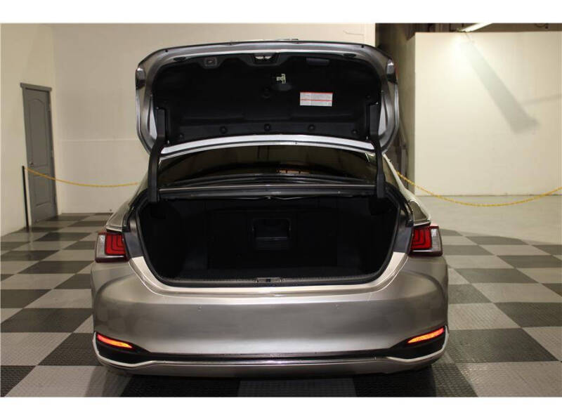 2021 Lexus ES 300h Luxury