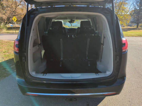 2022 Chrysler Pacifica Touring L