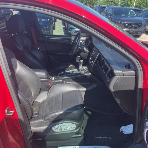2018 Porsche Macan Turbo