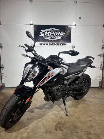 2023 KTM 790 Duke