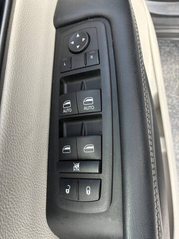 2023 Chrysler Pacifica Plug-In Hybrid Touring L